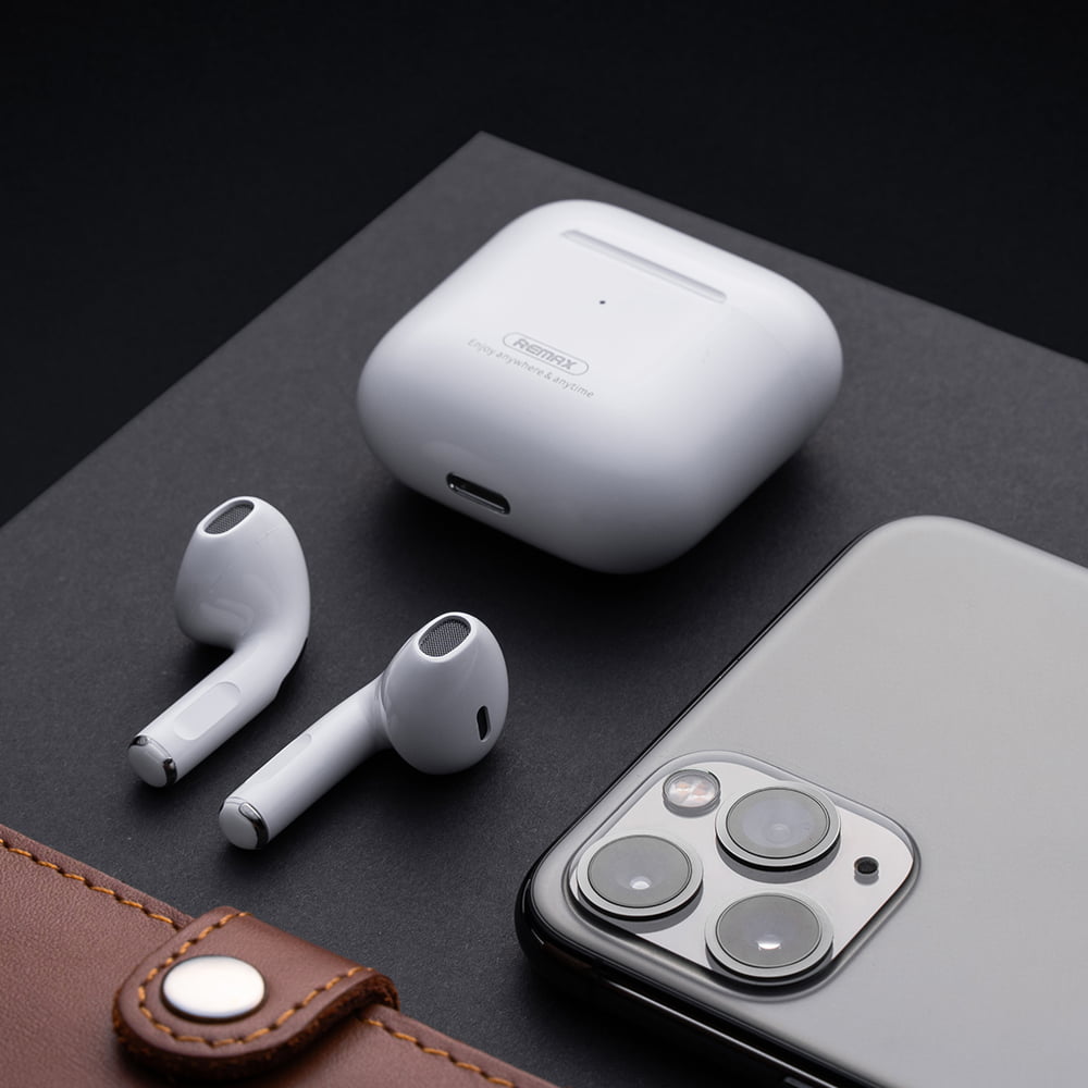 Airpods 2nd Gen with MagSafe Charging Case - Wireless Headphones with Seller Warranty